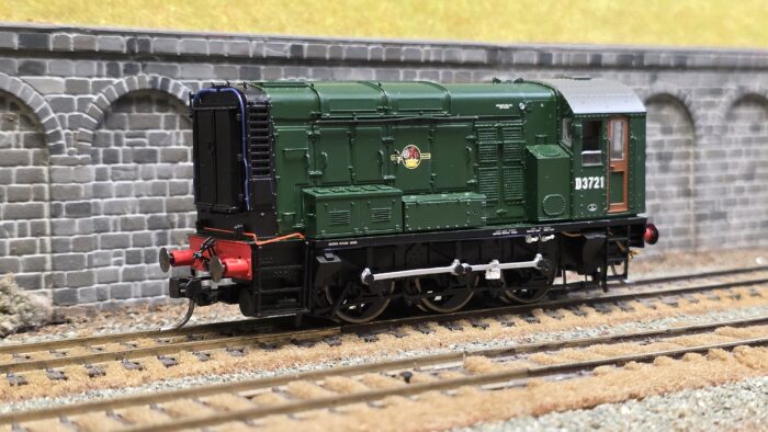 Hornby R2872 Class 09 Shunter D3721 in BR green - DCC Sound
