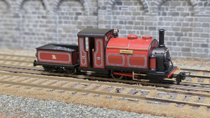 Peco 51-251-B Ffestiniog 'Small England' 0-4-0TT 2 "Prince" in Ffestiniog Railway maroon (pre-owned)