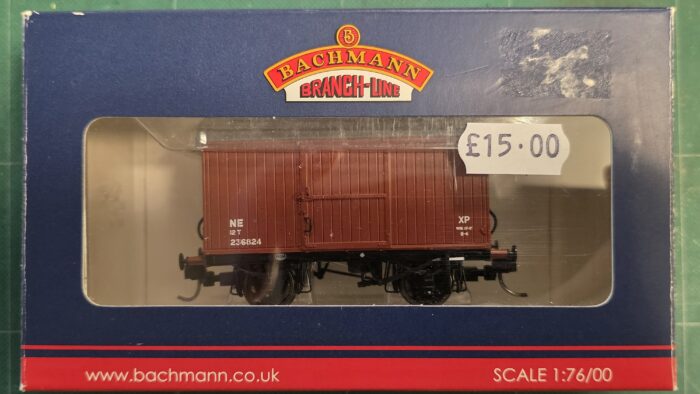 Bachmann 38-375 12 Ton ventilated van with planked ends in LNER Oxide