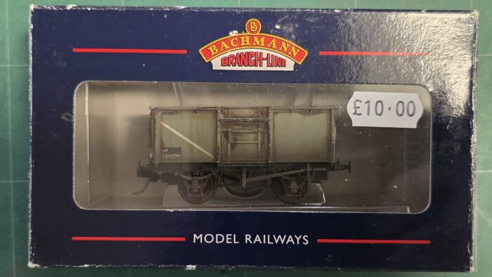 Bachmann 37-225D 16 Ton Steel Mineral Wagon with End & Top Flap Doors B591270 in BR Grey Livery (Weathered)