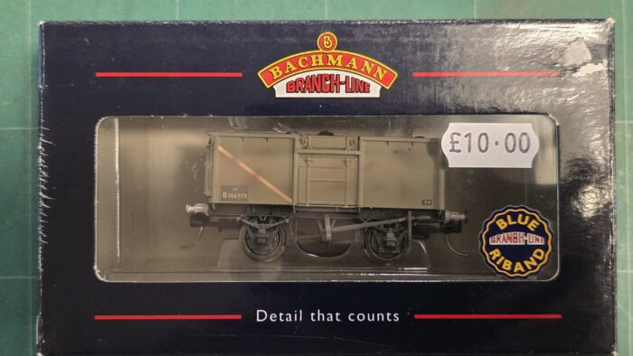 Bachmann 37-227 16 Ton steel mineral wagon in BR grey with top flap doors B106979 - weathered