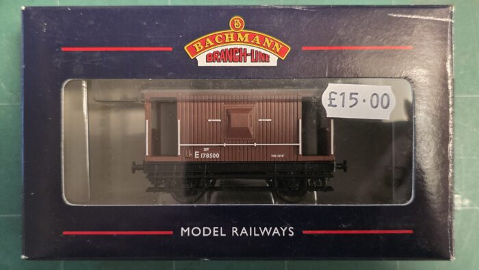 Bachmann 33-804 20 ton brake van in BR brown livery E178500