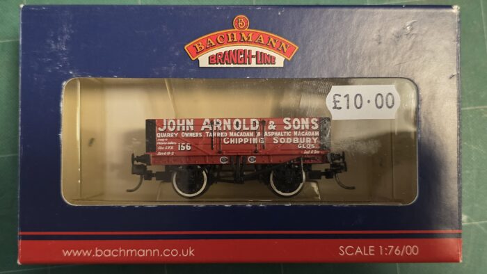 Bachmann 37-033 5 plank wagon with steel floor in John Arnold & Son, Chipping Sodbury red livery