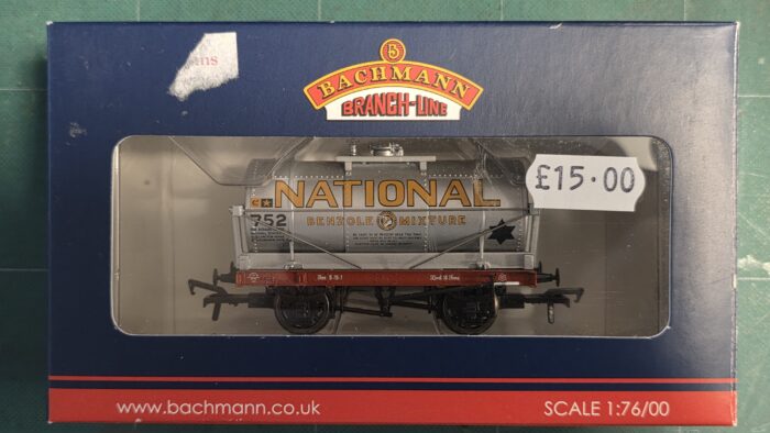 Bachmann 37-659B 14 Ton tank wagon 'National Benzole' 752