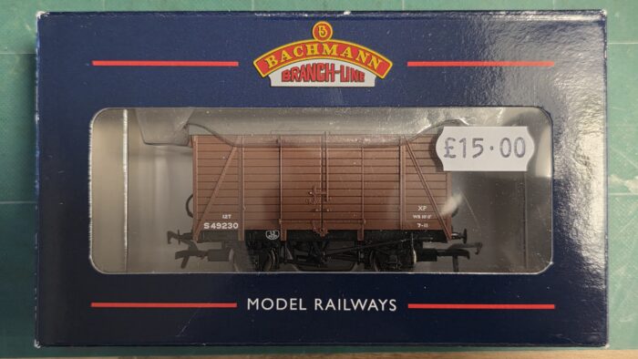 Bachmann 38-071B 12 ton Southern planked ventilated van in BR(S) bauxite livery S49230