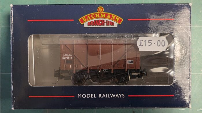 Bachmann 38-181A 12 ton plywood fruit van B875649 in BR bauxite (late) livery