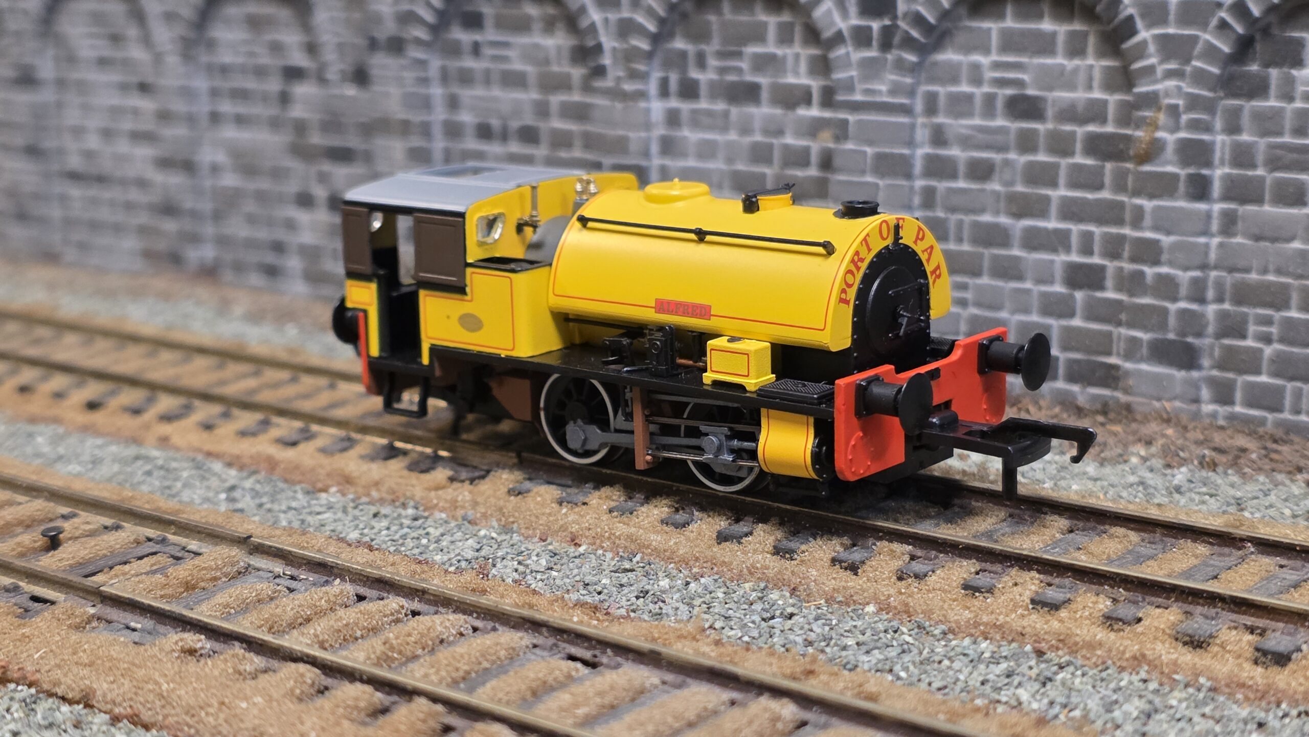 Rapido 968004 Port of Par Bagnall – ‘Alfred’ Port of Par Yellow (As Preserved)