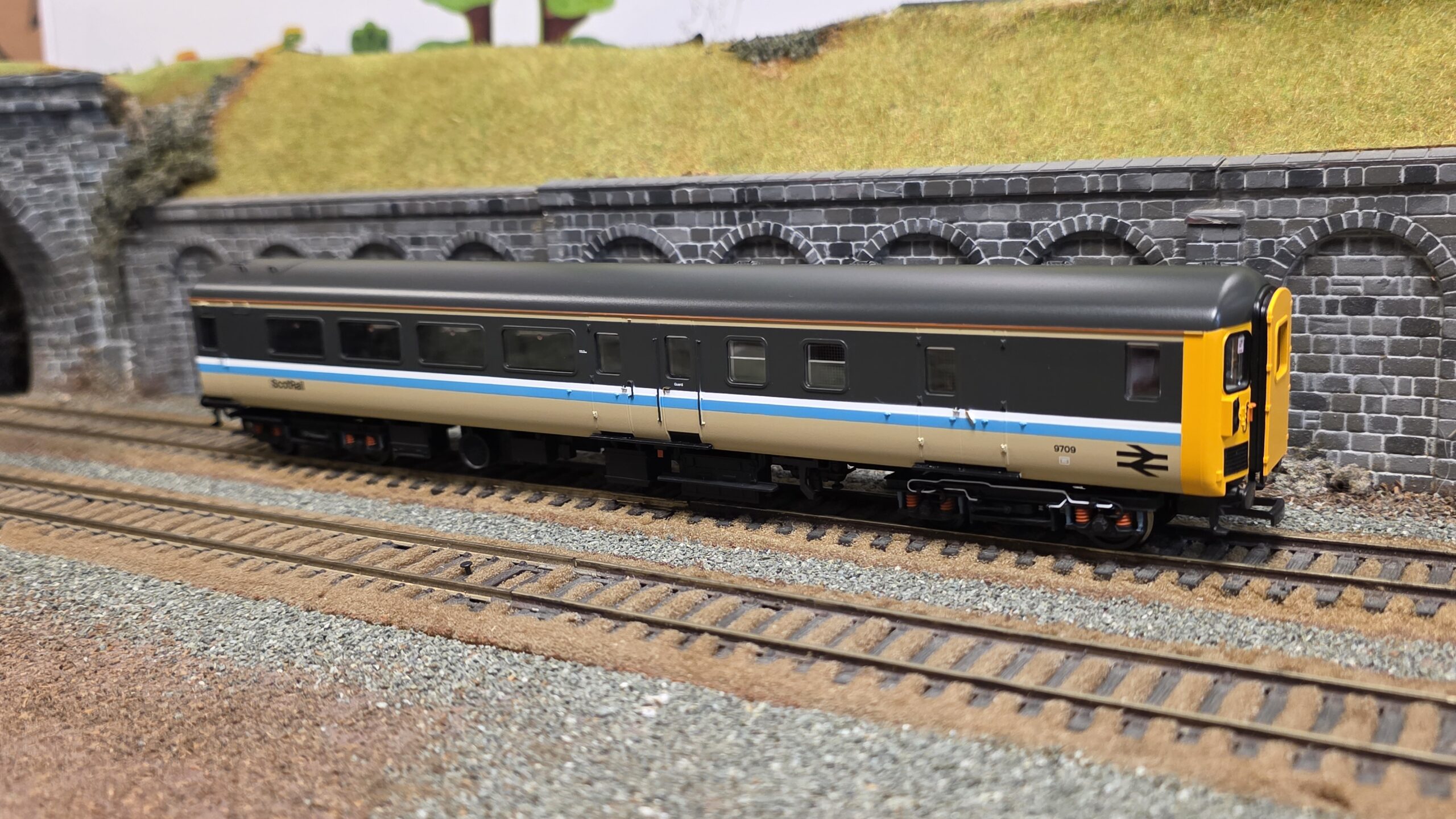 39-726ADC BR Mk2F DBSO Driving Brake Second Open BR ScotRail - DCC Fitted