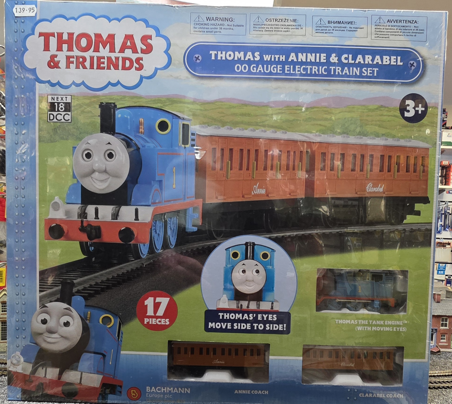 00642BE Thomas with Annie & Clarabel OO Scale Electric Train Set