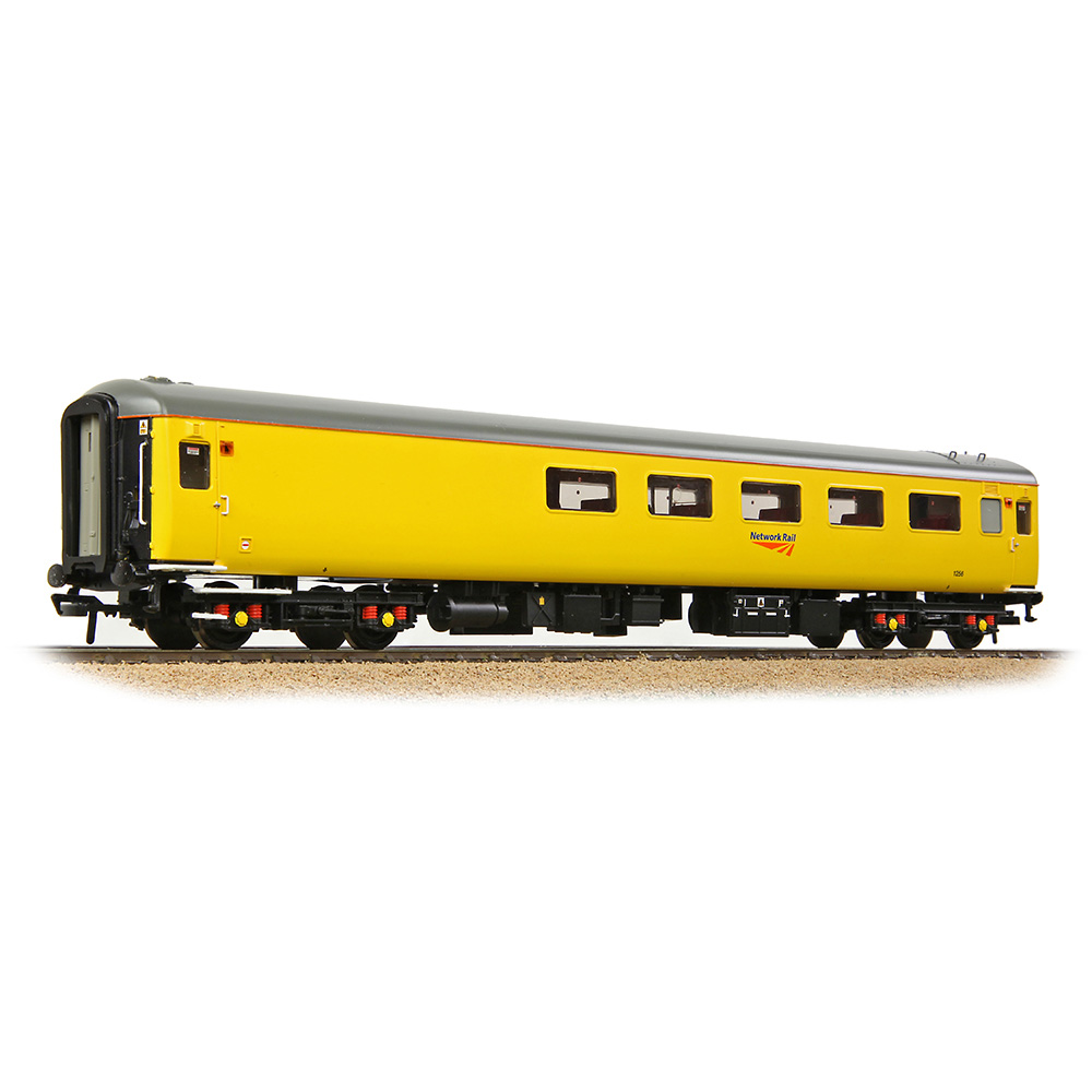 39-689 BR Mk2F ex-RFB Staff Coach Network Rail Yellow