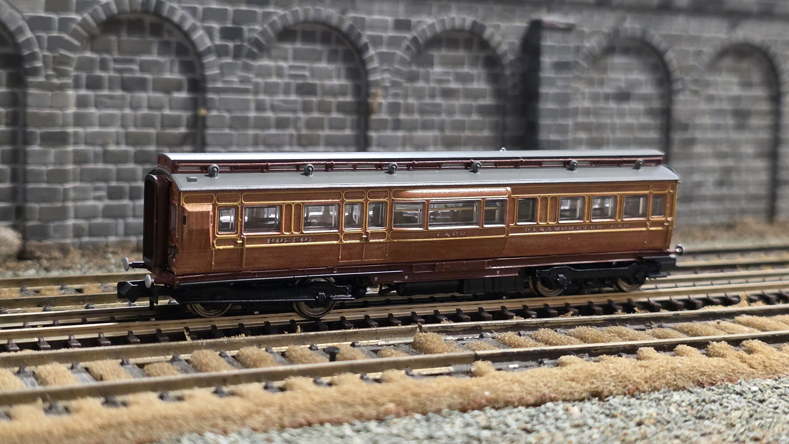 Rapido 955002 LNER Dynamometer car in LNER lined teak (post-1946 condition) - 905202