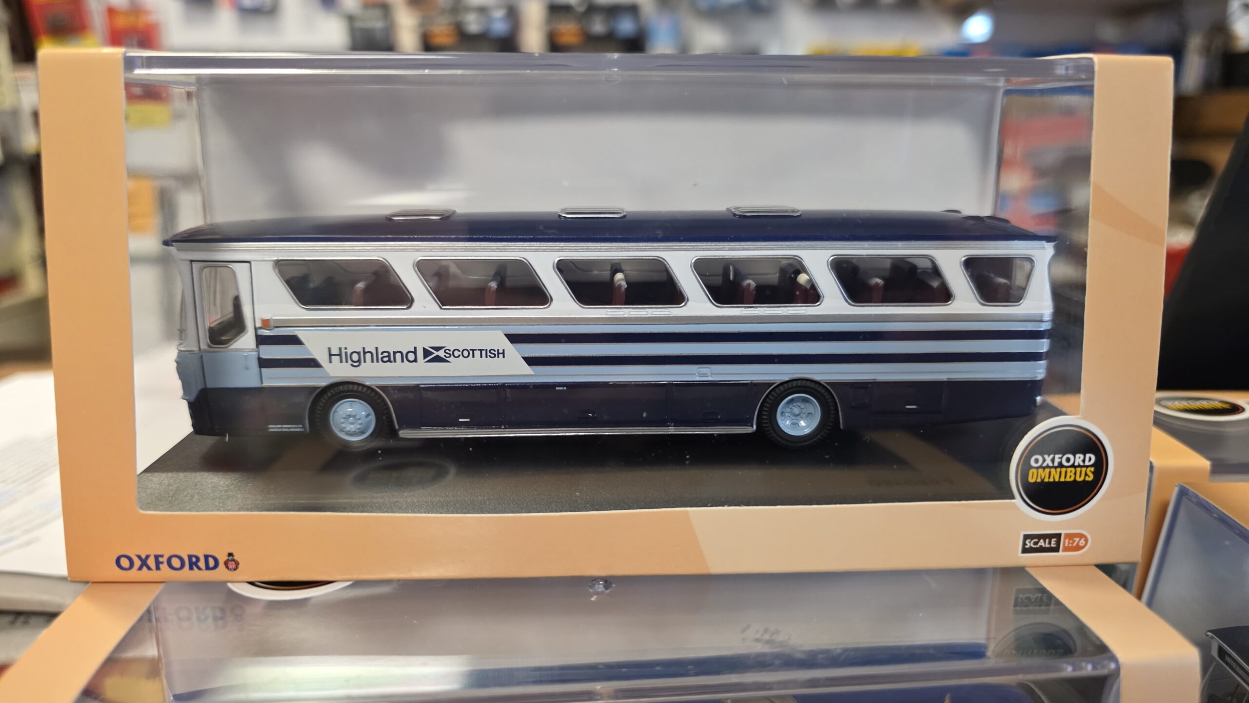 Oxford Diecast 76AMT005 Alexander M Type Highland Omnibuses