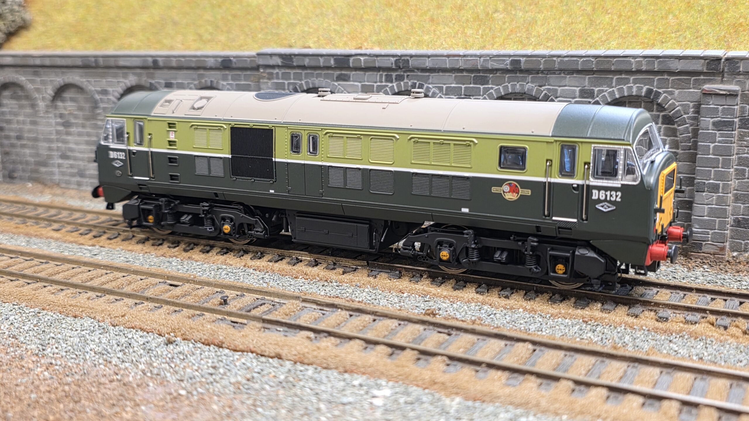 Dapol 4D-014-006 Class 29 D6132 in BR two tone green with small yellow panels